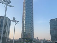 -The ROOF (通盈中心店)