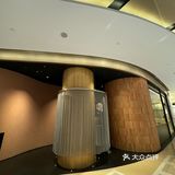 与外滩东方明珠隔江相望。环境简约大气
