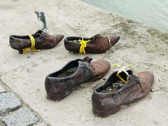 -多瑙河畔鞋履雕塑