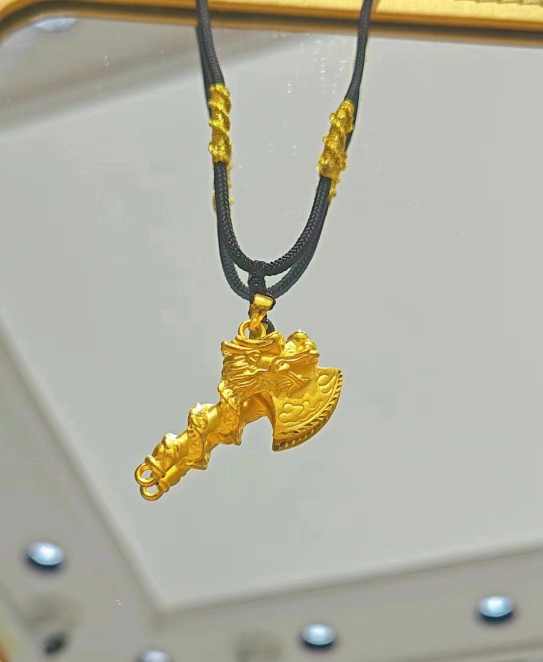 🌈
护家金斧·硬金吊坠,龙图腾加持,斧头造型惟妙惟肖尽显阳刚