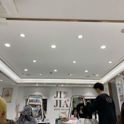 -镁连社·美联社