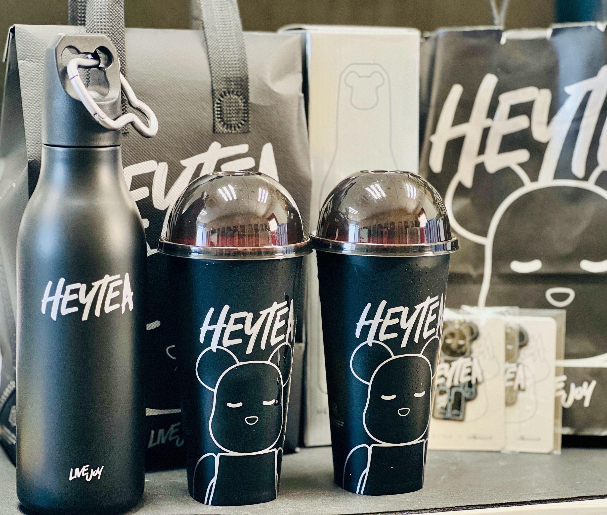 喜茶联名的暴力熊杯子谁还没拿到!