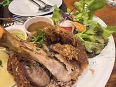 -Chom Cafe and Restaurant