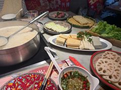 -尚尚仙·酸汤猪手·猪肚鸡火锅(华联万柳购物中心店)