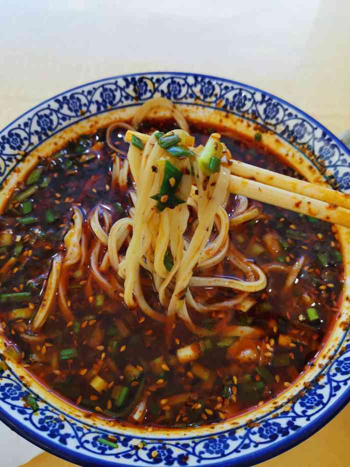 清真德海牛肉面(何家村店)-"应该是西安吃的比较正的兰州牛肉面了 就.