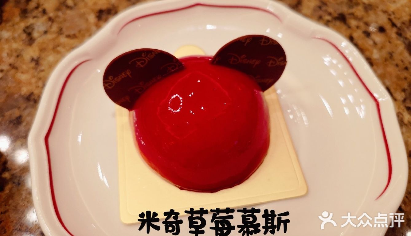 不用去迪士尼乐园排队就能和米奇米妮合影又抱抱