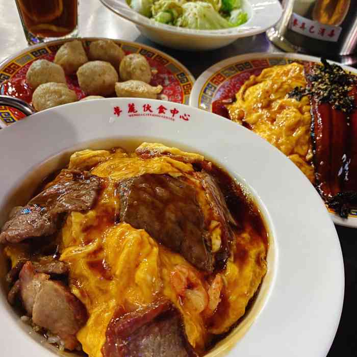 位置位于安华汇隔离的汇金广场的地铺都挺好找到的