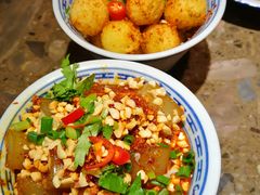 -沪小二炭火蛙锅(淮海中路美食不夜城店)