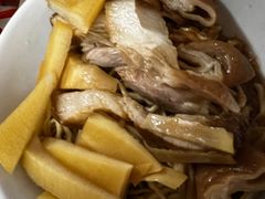 -松树干拌面店