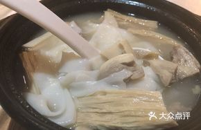 Pepper Pork Tripe Chicken Soup with Rice Noodles
