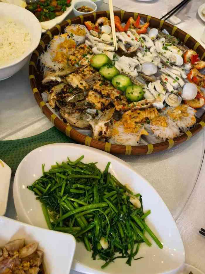 旺阁渔村(石岩店)-"服务不怎么好,份量不够,四个人吃根本不够.