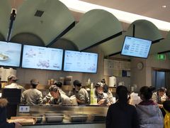 -奈雪的茶(亨特国际广场店)