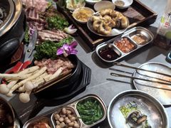 -围炉肉舍•炭烤活鳗•丹东海鲜烤肉(步行街店)