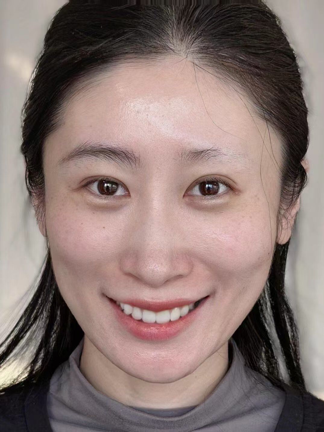 不画眉毛也能很有气质