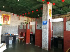 大堂-乡村木柴铁锅炖饭店