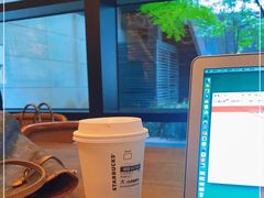 -星巴克(上海虹桥新天地二店)