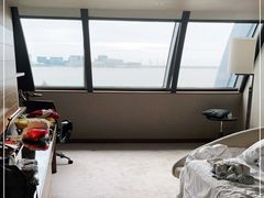 -上海滴水湖皇冠假日酒店