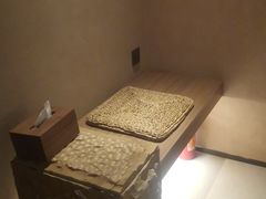 -灸春堂·艾灸·痛症·整脊连锁(之江银泰店)