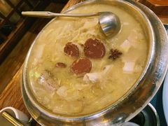 五花肉酸菜血肠锅-小俩口烧烤东北菜(双井店)