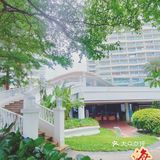 穿过融创海湾半岛海景，就到了海边沙滩