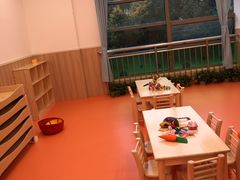 -小门牙好性格托育(北外滩中心)