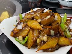 地三鲜-三江鱼东北特色铁锅炖(骆驼店)