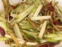 韭黄杏鲍菇-建辉湖南土菜馆(南大街店)