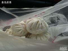 刚出锅的包子-津门张记包子铺(三马路店)