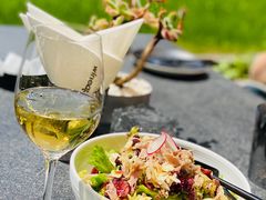 油封鸭腿沙拉-wineapp葡萄酒餐吧(外滩金融中心店)