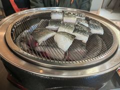 -围炉肉舍•炭烤活鳗•丹东海鲜烤肉(步行街店)