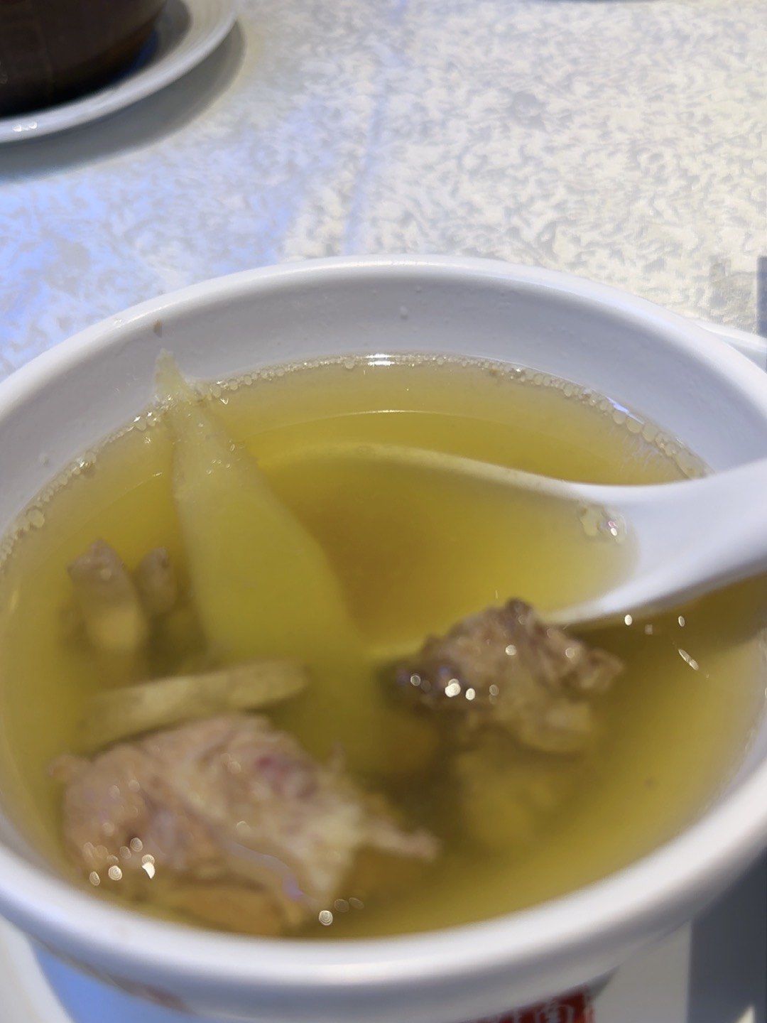 瓦罐汤 墨鱼排骨汤非常鲜甜美味