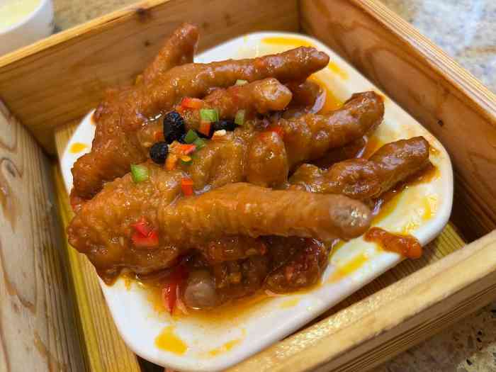 非常非常热闹的一家餐厅,几乎每次过来都是满座的,点心的种类很丰富