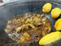 -粘豆包柴火铁锅炖