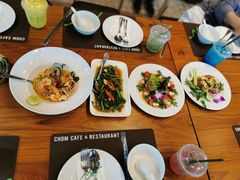 -Chom Cafe and Restaurant