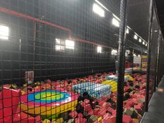 -嘿哟动霸CHUA·新潮玩运动娱乐中心·蹦床滑冰团建乐园