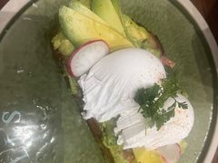 牛油果温泉蛋吐司-O'mills Sourdough Bakery&Bistro(永嘉路店)