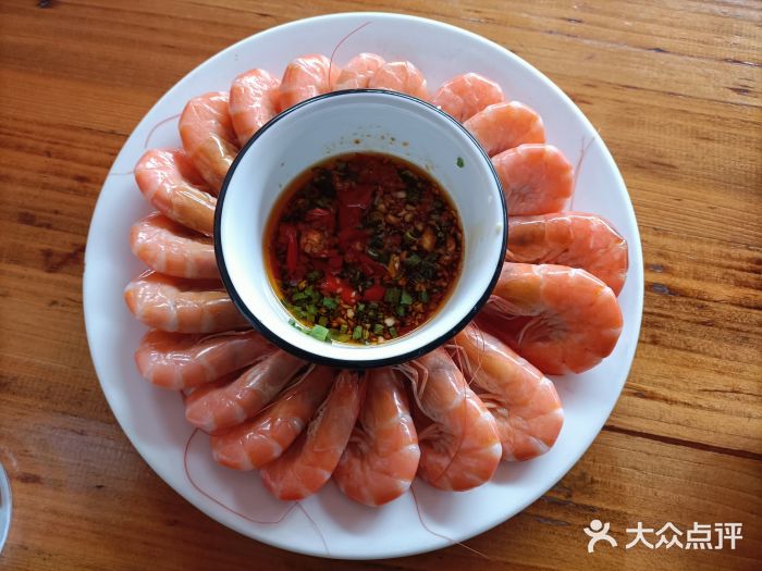 三亚火车头万人海鲜广场白灼大虾图片