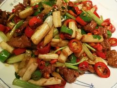 酸辣藕丁炒牛肉-胡桃里音乐酒馆(四道口店)