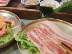 -围炉肉舍•炭烤活鳗•丹东海鲜烤肉(步行街店)