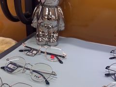 -罗伯特眼镜·蔡司官方授权(罗湖国贸店)