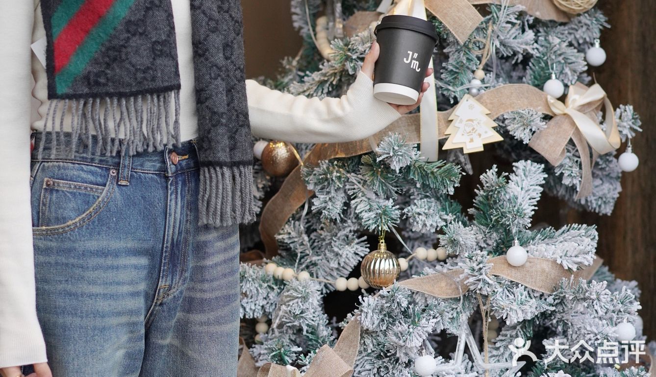 北京初雪的隐藏机位，白塔寺JM cafe