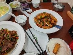 -湖南人家湘菜馆(镇江路店)
