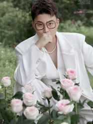 -至臻微拉婚纱摄影