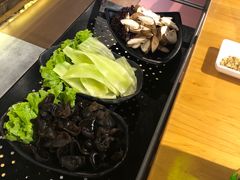 -洪氏嗨捞·广东猪肚鸡·椰子鸡火锅(西咸万象城店)