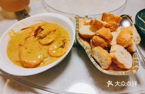 Curried Shrimp with Baguette