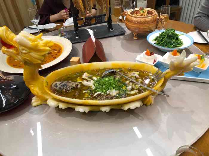 万绣园鱼鲜馆(健德门店)-"位置方便 就在健德门桥西北角一个小院内.