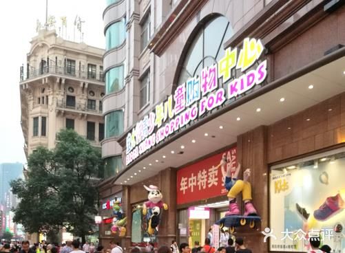 上海旅游攻略，南京路步行街是必去打卡景点