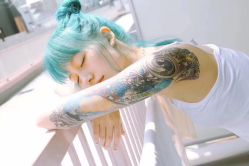 -茶发Salon·烫发染发理发