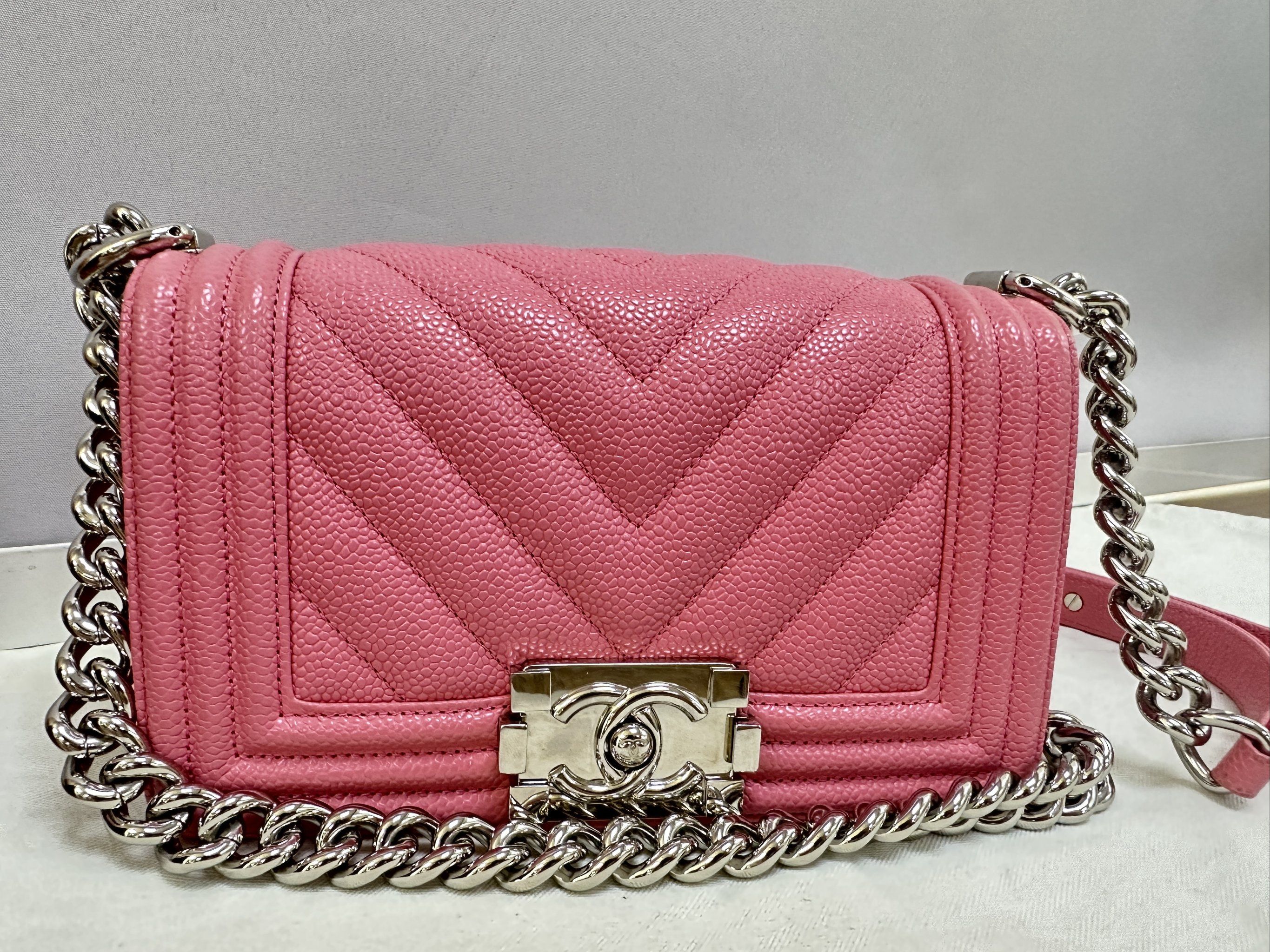 包包[色][色]
chanel粉色系列 真的无法拒绝
【香奈儿】就一个字