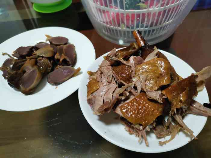 犟老头烤鹅(富豪店)-"街边不起眼的小店,外卖打包的熏鹅带回家当.